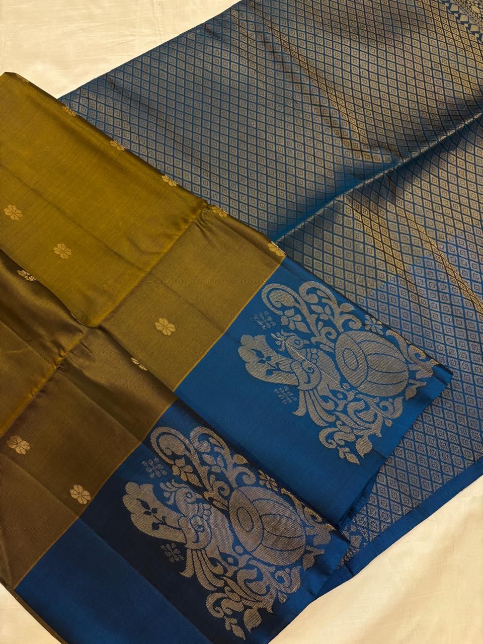 Uppada Silk - Contrast Border
