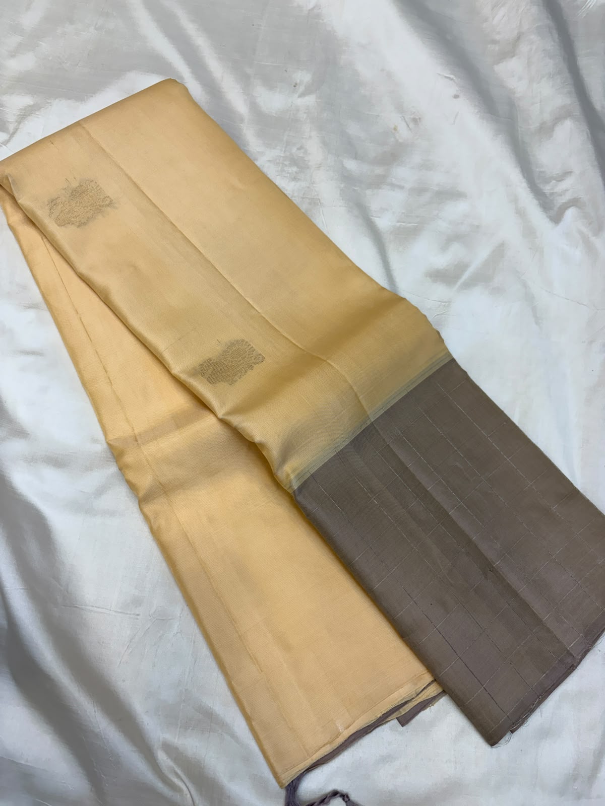 Handloom soft silk Self checks