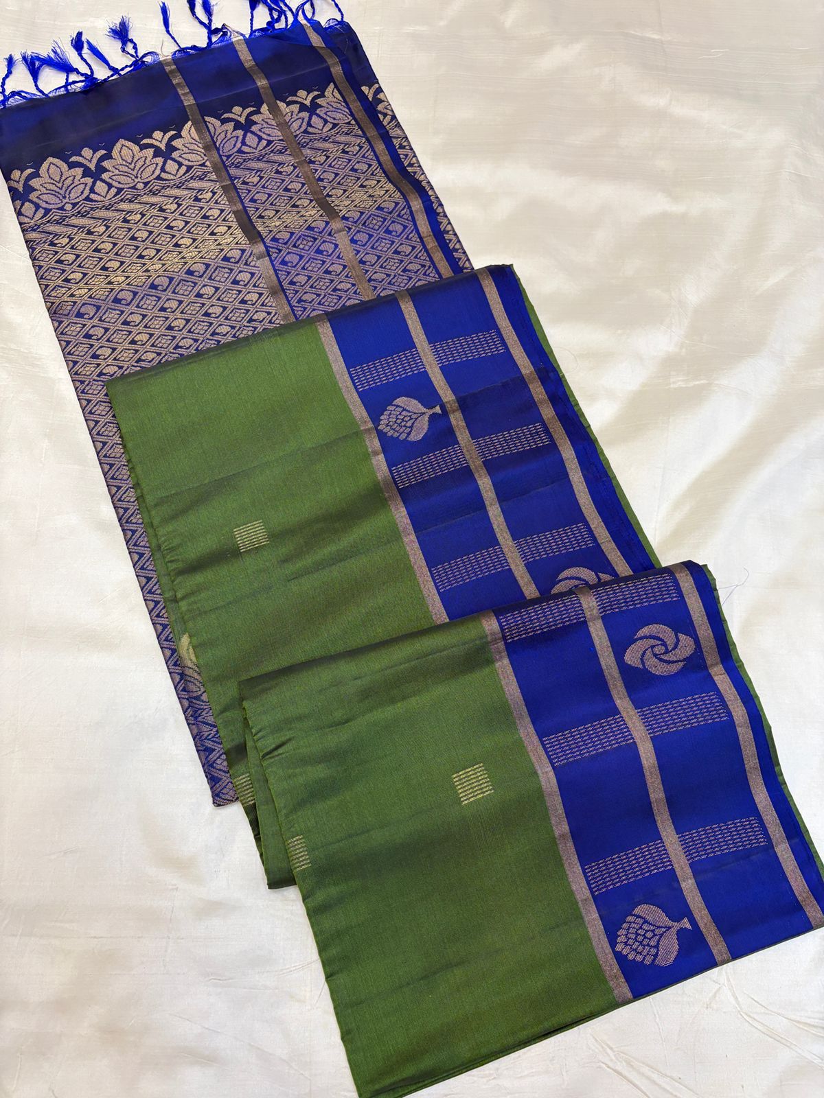 Contrast Border Butta