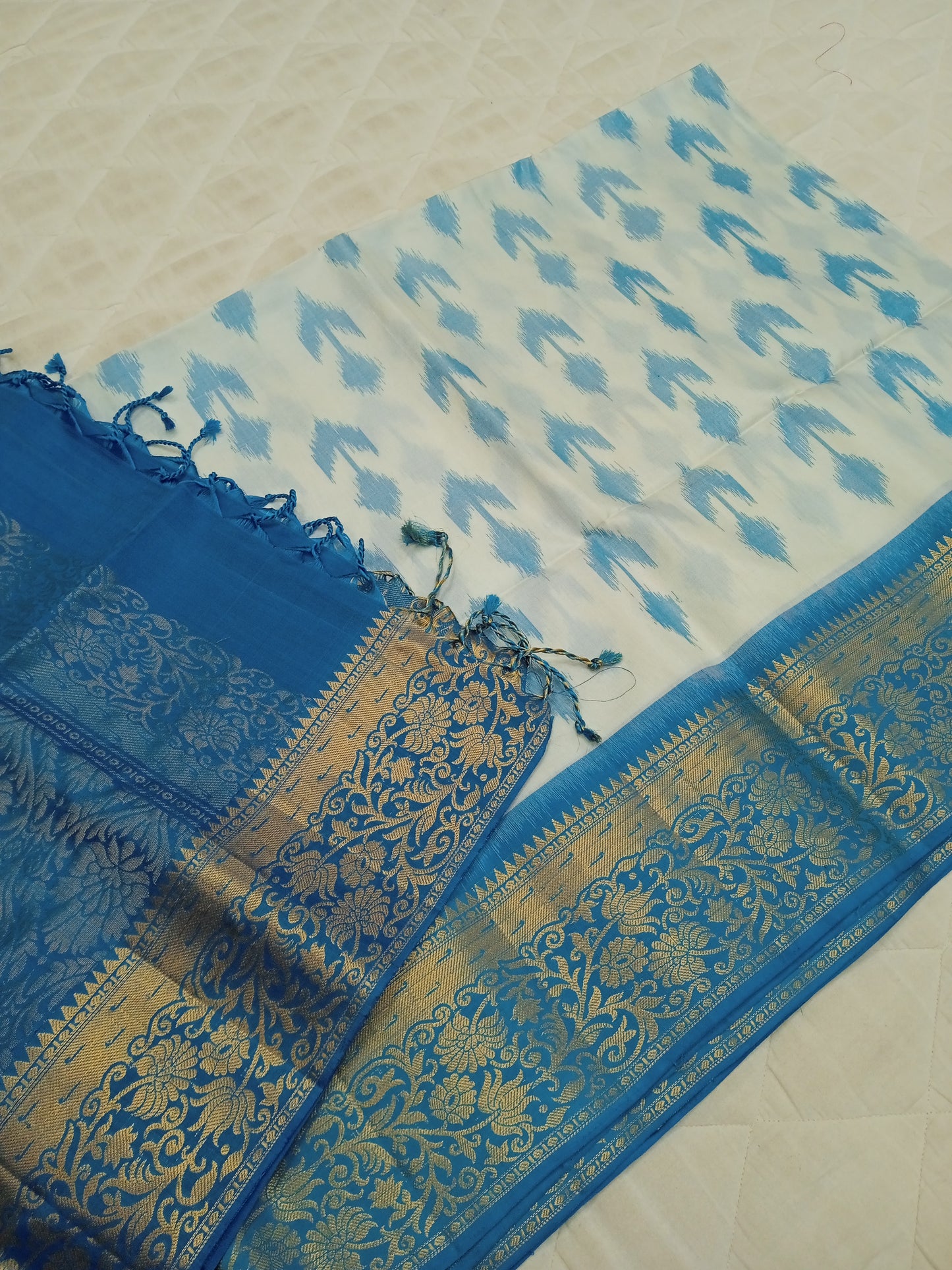 IKKAT jacquard Border Soft silk