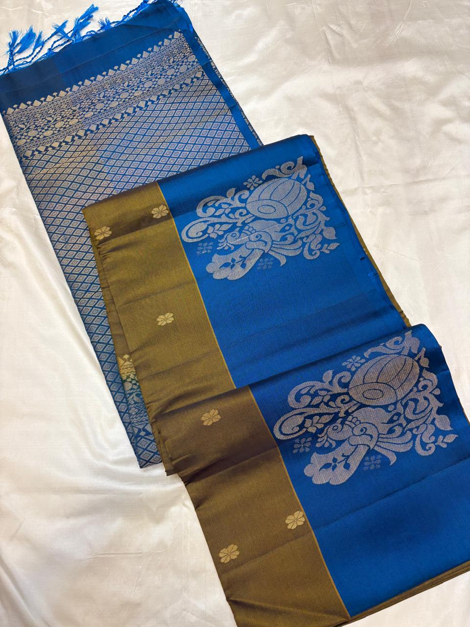 Uppada Silk - Contrast Border