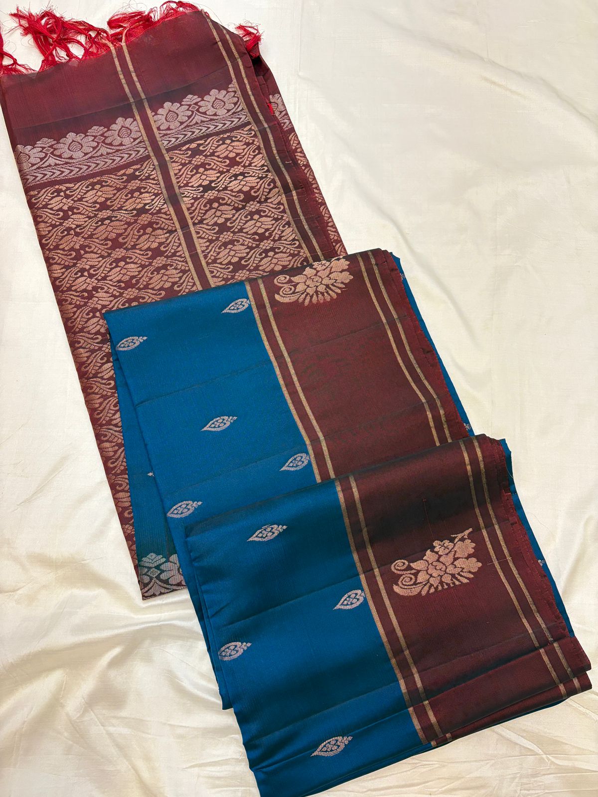 Uppada  Contrast Borders