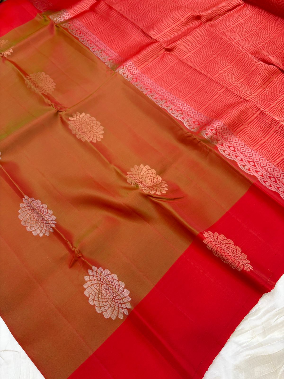 Uppada Soft Silk - Contrast