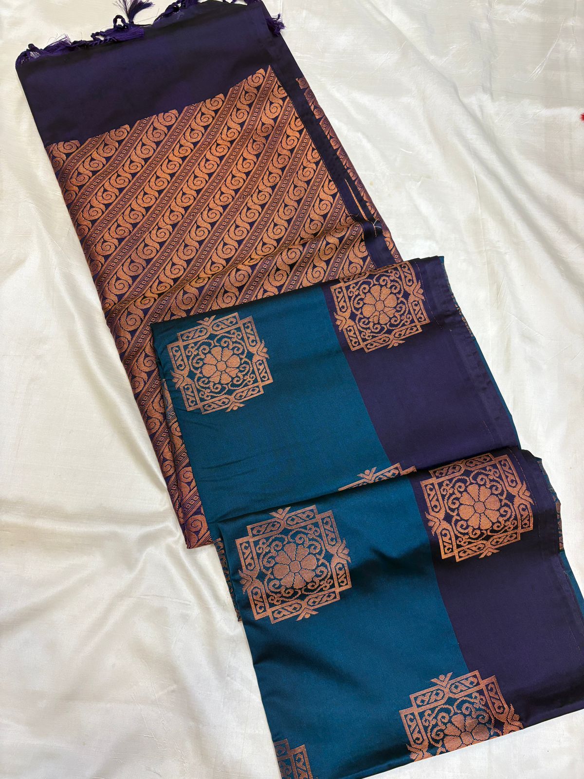 Semi Soft Silk - Contrast Border