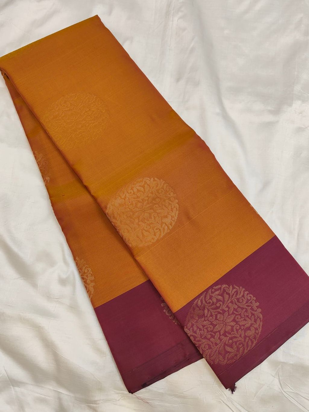 Soft Silk - Contrast borders