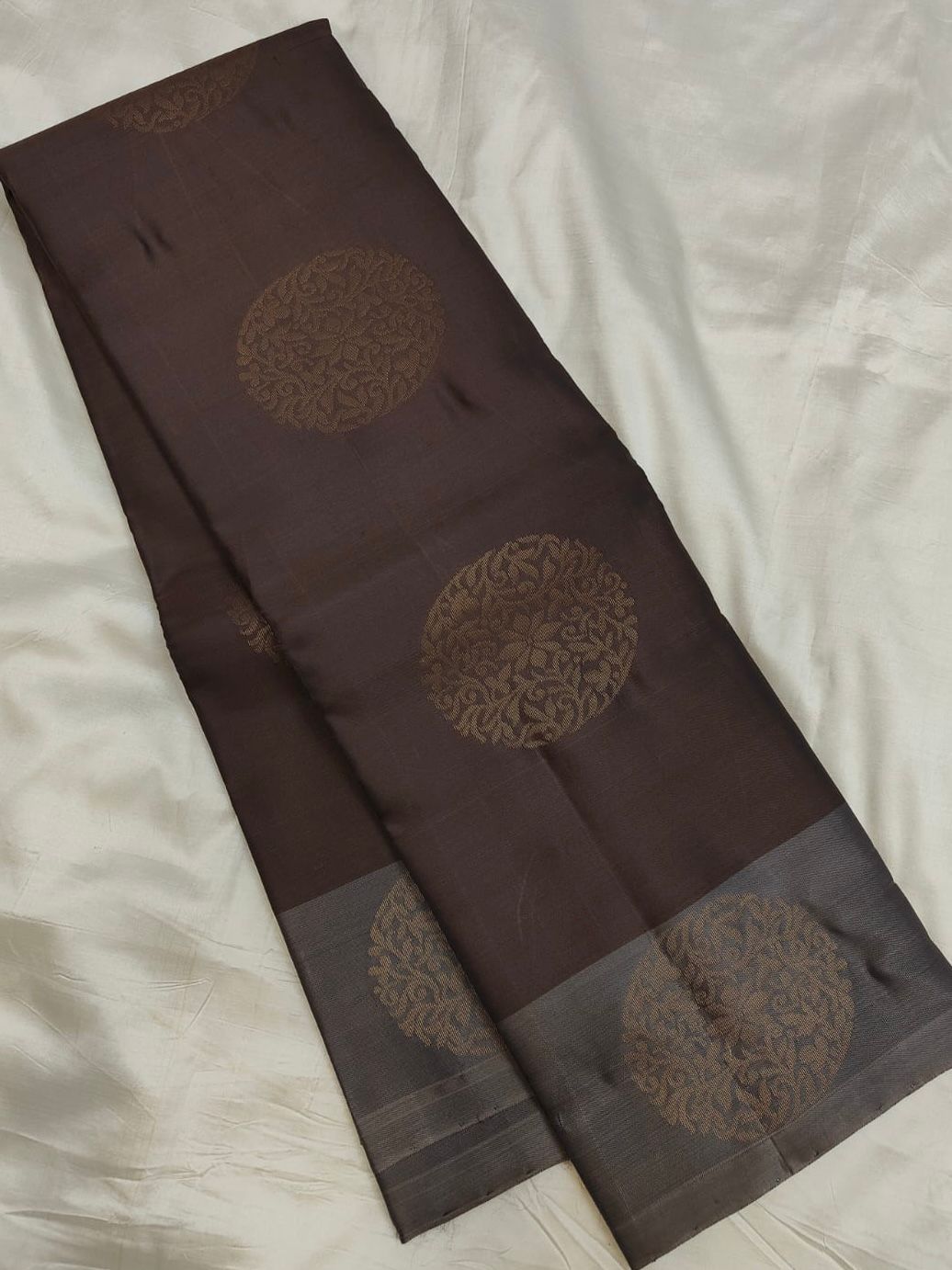 Soft Silk - Contrast borders