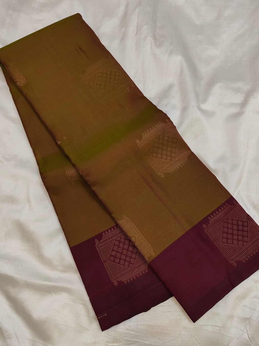 Soft Silk - Contrast borders