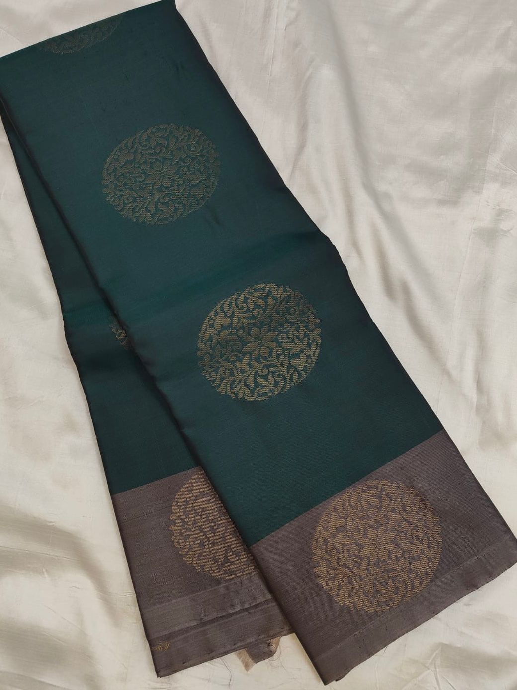 Soft Silk - Contrast borders