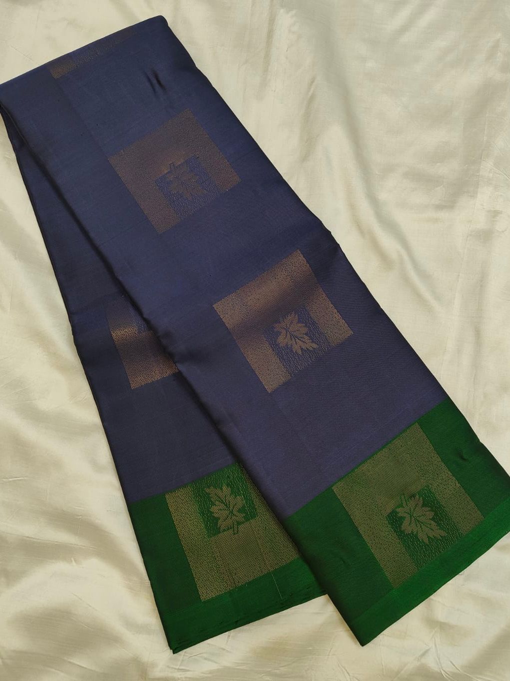 Soft Silk - Contrast borders