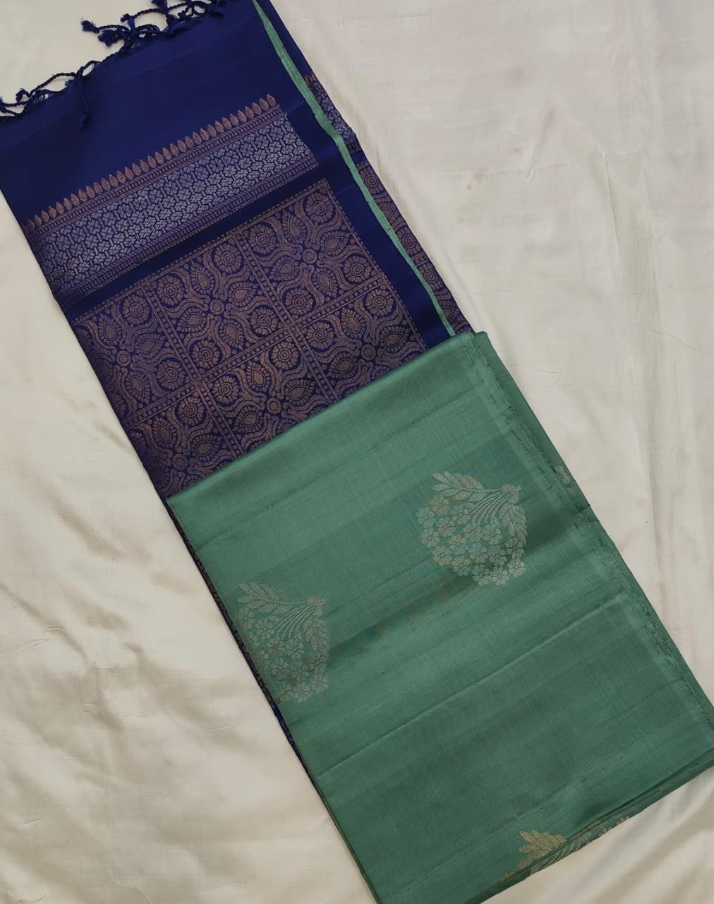 Borderless soft silk
