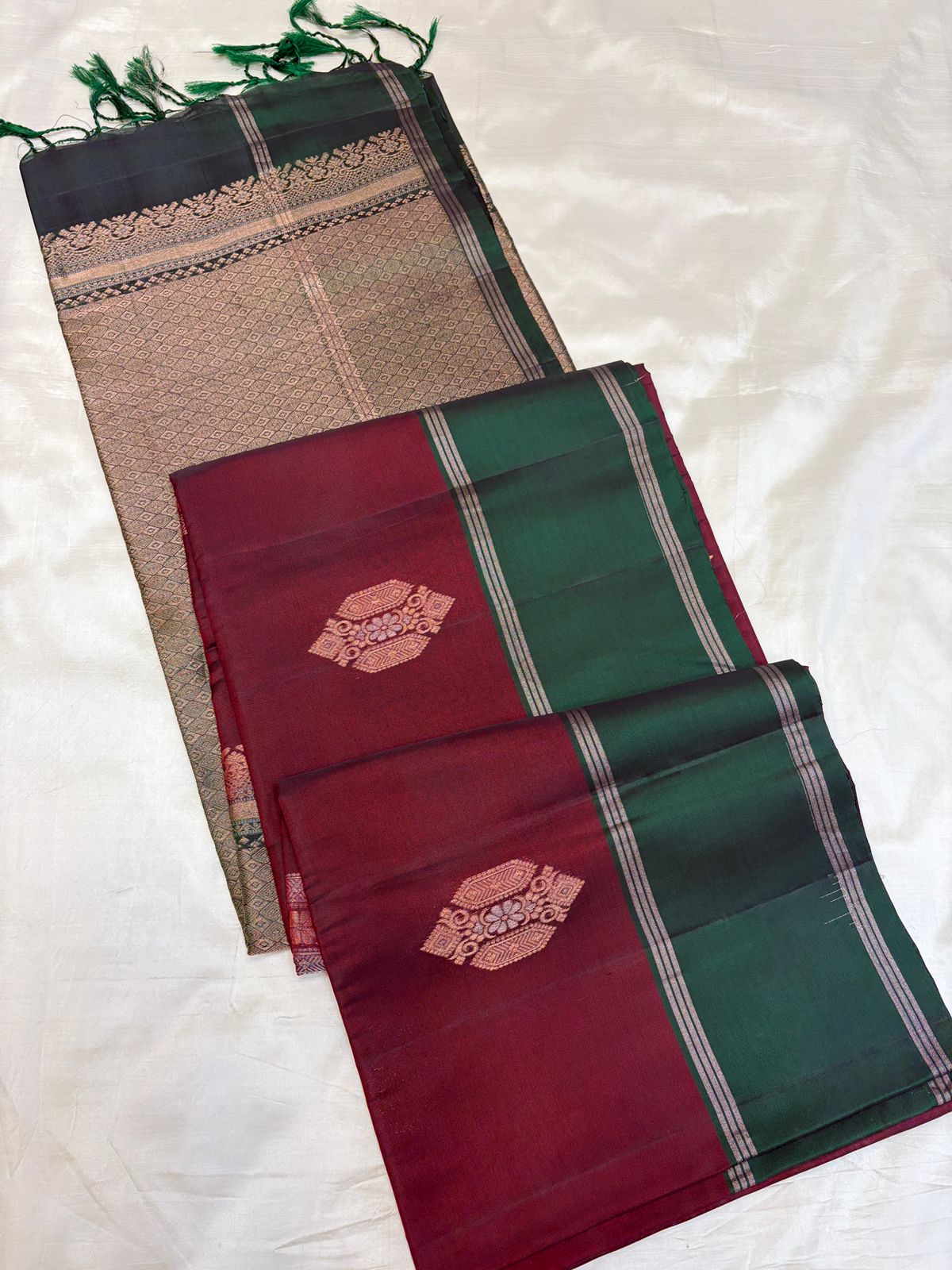 Contrast Border Butta