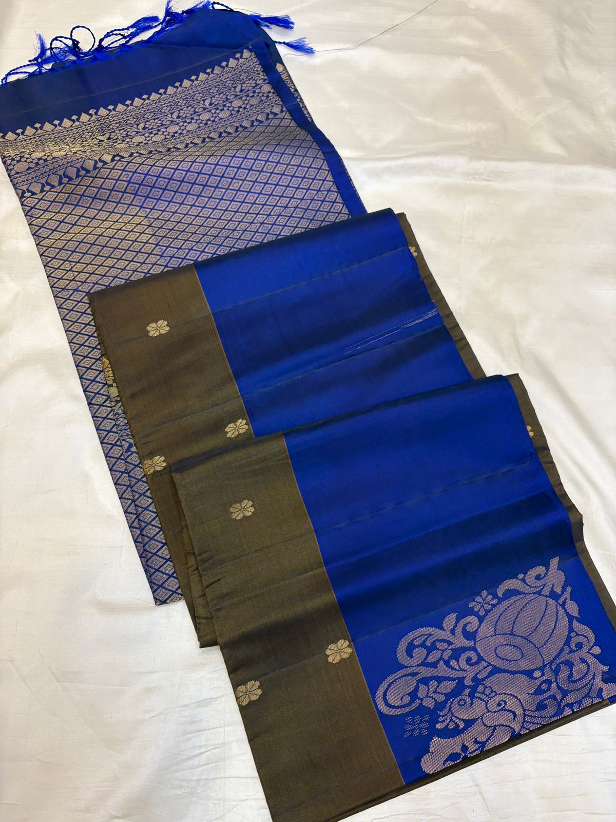 Uppada Silk - Contrast Border