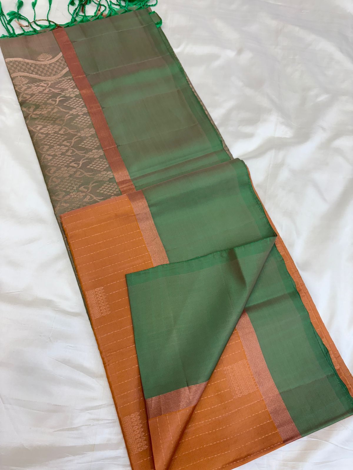 Vairaoosi Contrast Border