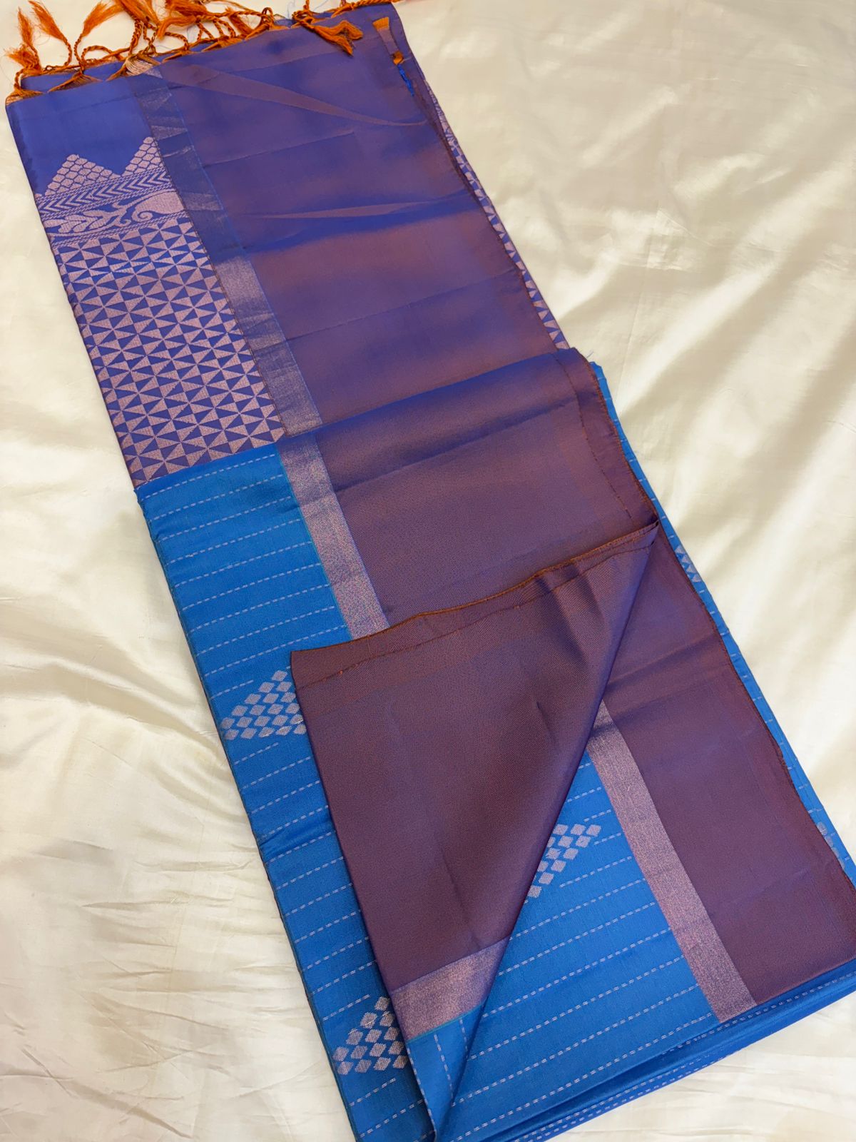 Vairaoosi Contrast Border
